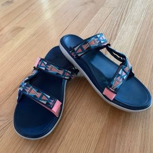 Teva Terra Float Lexi Sandals in Mosaic pink Color